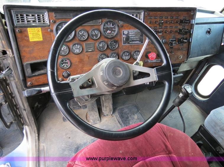 image for item B4590 1998 Peterbilt 377 semi truck