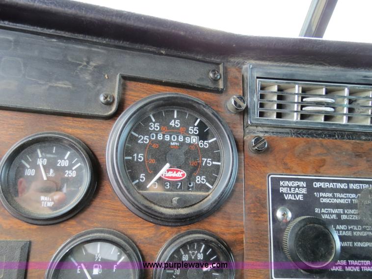 image for item B4590 1998 Peterbilt 377 semi truck