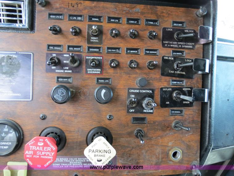 image for item B4590 1998 Peterbilt 377 semi truck