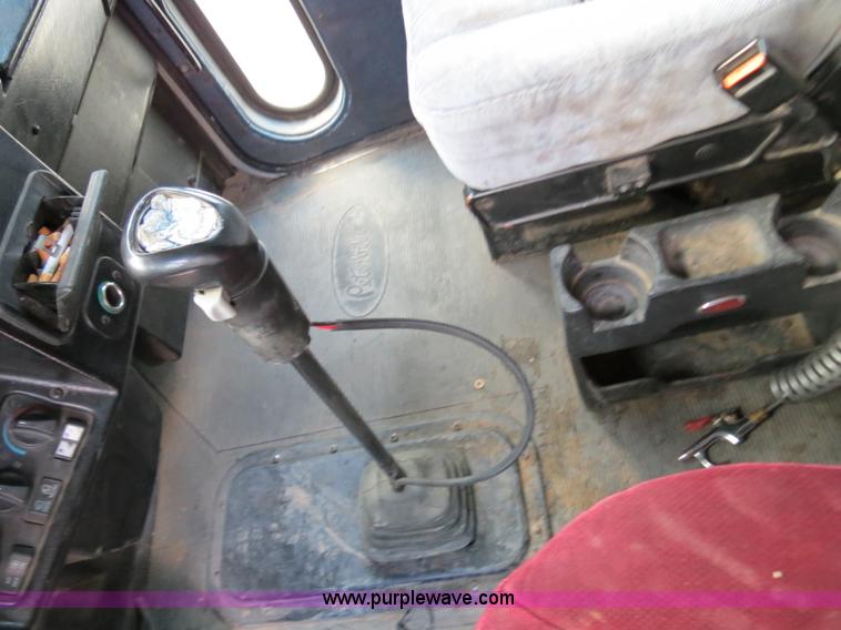 image for item B4590 1998 Peterbilt 377 semi truck