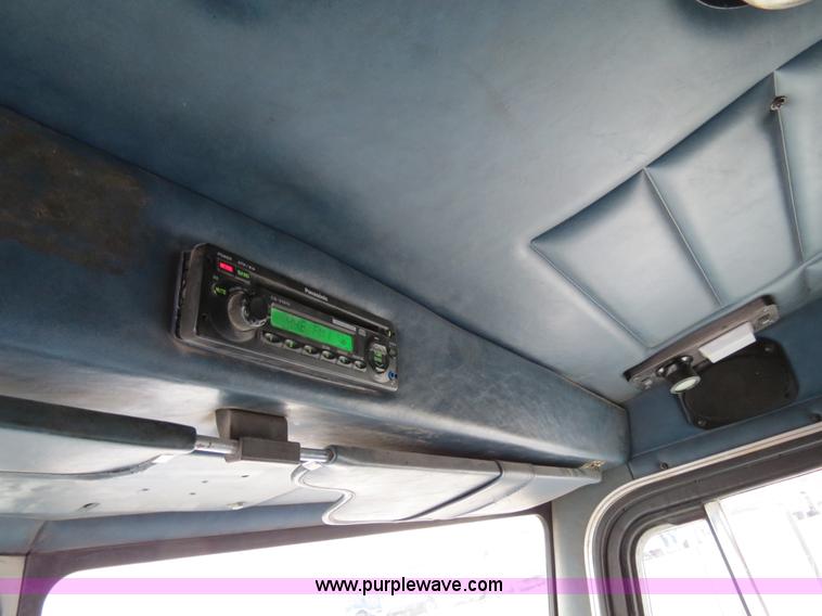 image for item B4590 1998 Peterbilt 377 semi truck