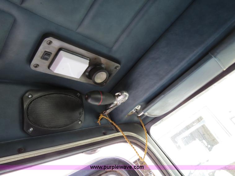 image for item B4590 1998 Peterbilt 377 semi truck