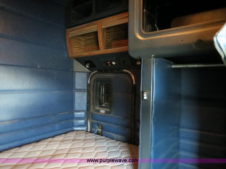 image for item B4590 1998 Peterbilt 377 semi truck