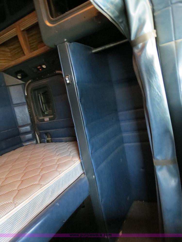 image for item B4590 1998 Peterbilt 377 semi truck