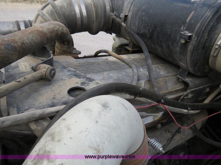 image for item B4590 1998 Peterbilt 377 semi truck