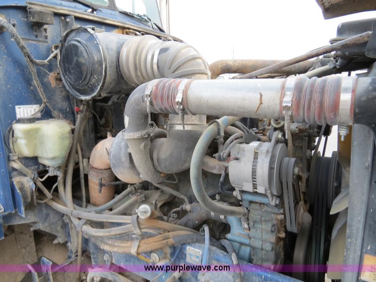 image for item B4590 1998 Peterbilt 377 semi truck