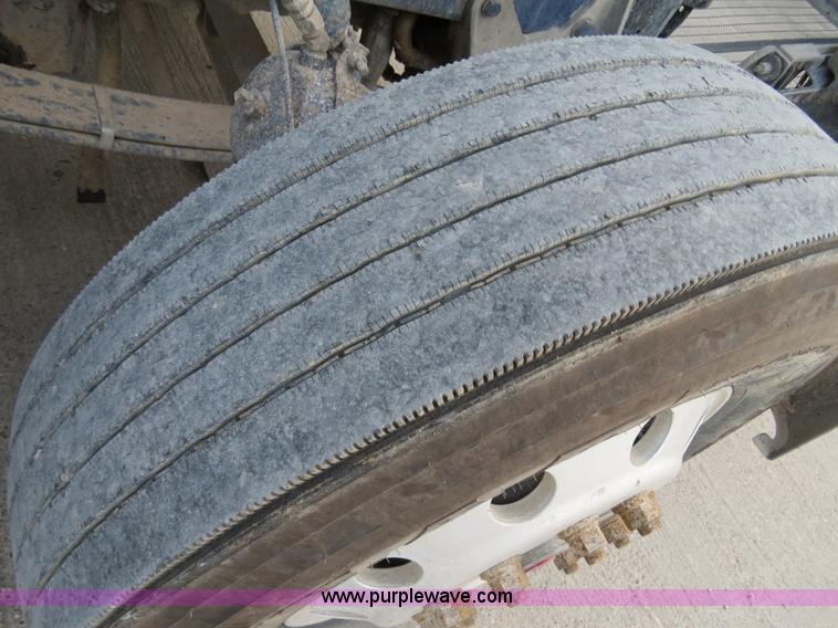 image for item B4590 1998 Peterbilt 377 semi truck