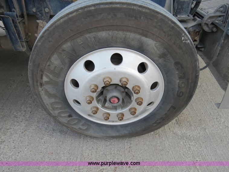 image for item B4590 1998 Peterbilt 377 semi truck