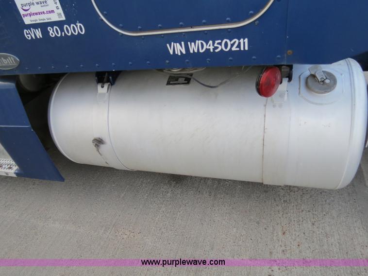 image for item B4590 1998 Peterbilt 377 semi truck