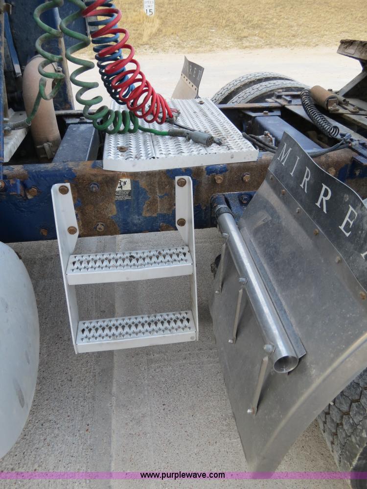 image for item B4590 1998 Peterbilt 377 semi truck