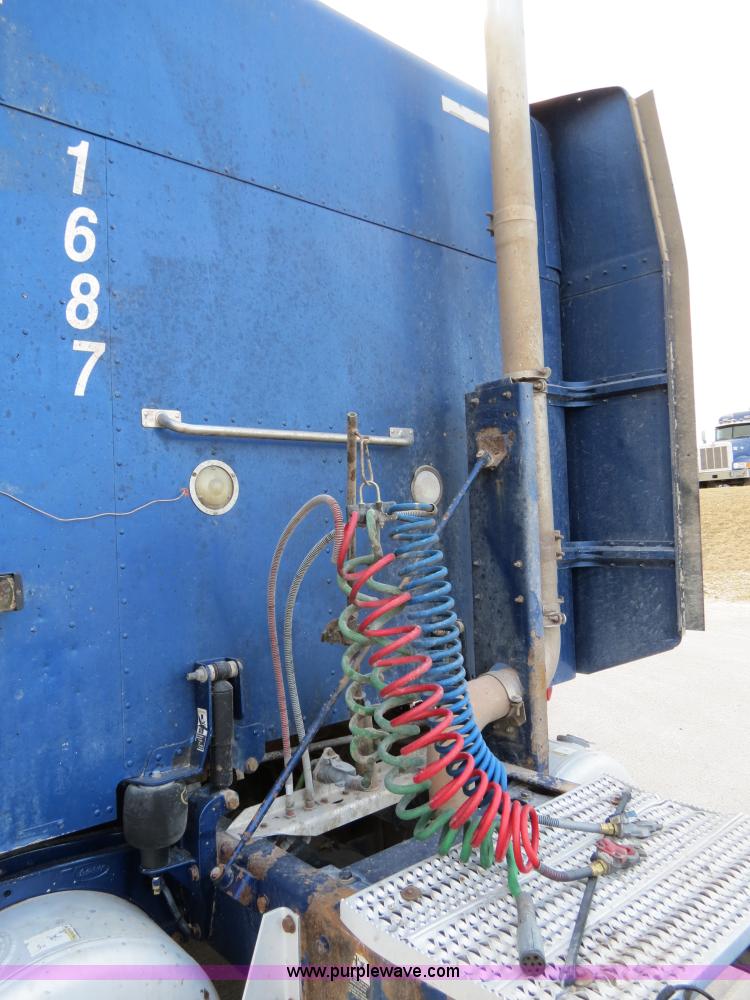 image for item B4590 1998 Peterbilt 377 semi truck