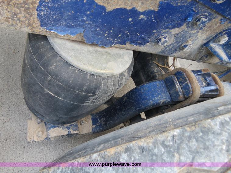 image for item B4590 1998 Peterbilt 377 semi truck