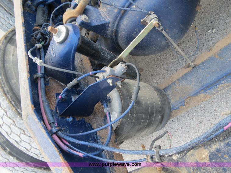 image for item B4590 1998 Peterbilt 377 semi truck