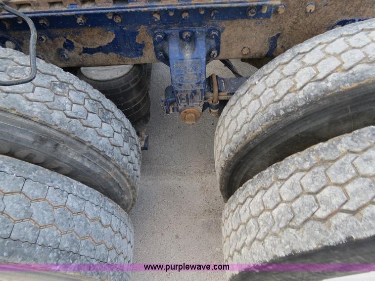 image for item B4590 1998 Peterbilt 377 semi truck