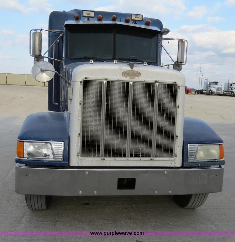 image for item B4591 1999 Peterbilt 377 semi truck