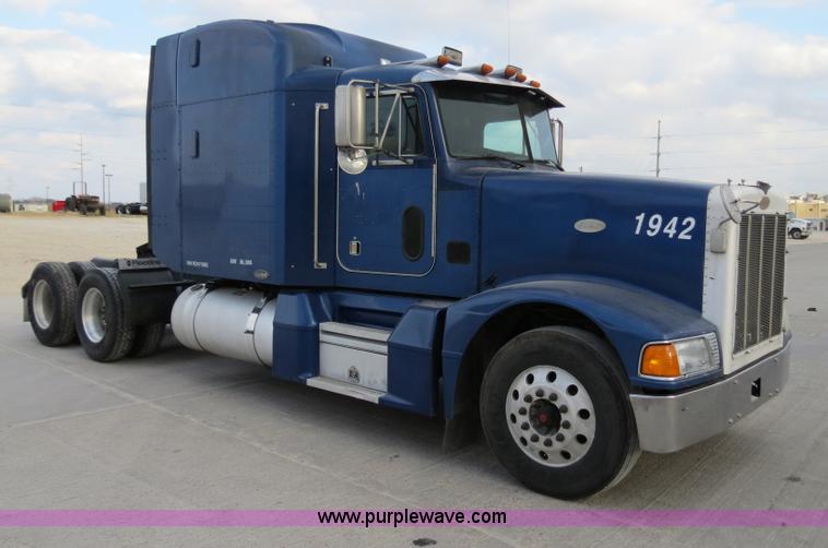 image for item B4591 1999 Peterbilt 377 semi truck