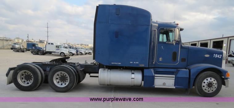 image for item B4591 1999 Peterbilt 377 semi truck