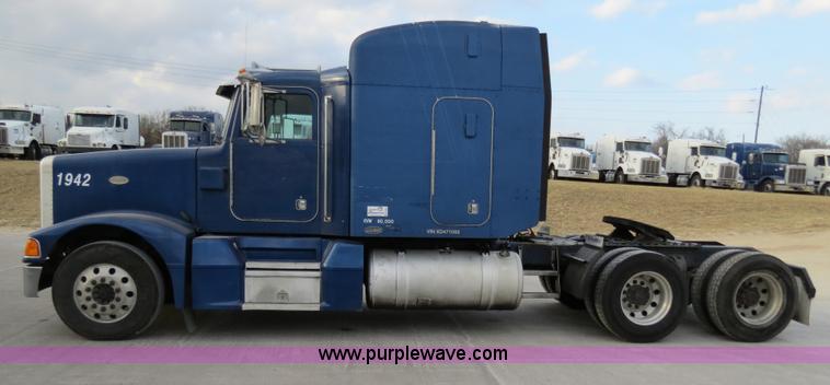 image for item B4591 1999 Peterbilt 377 semi truck