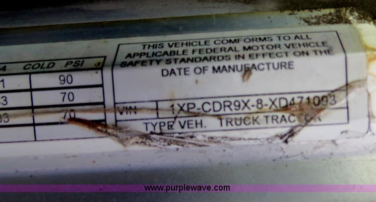 image for item B4591 1999 Peterbilt 377 semi truck