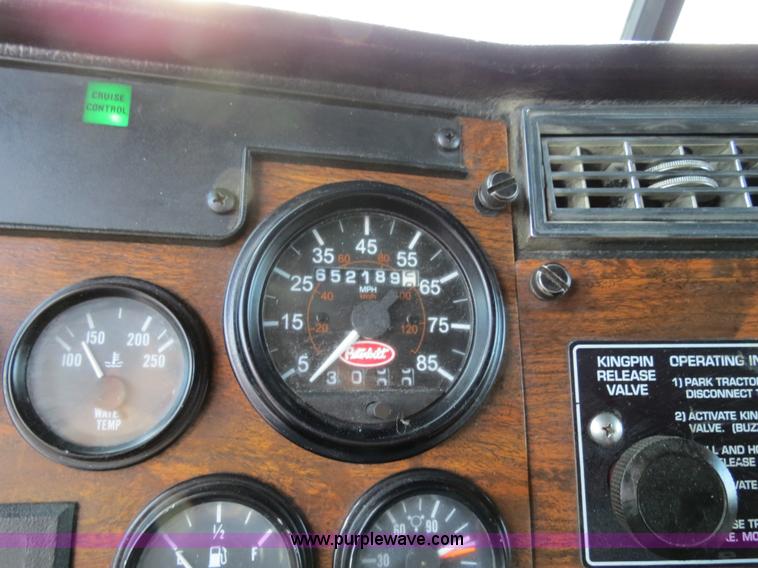 image for item B4591 1999 Peterbilt 377 semi truck