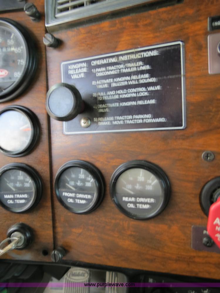 image for item B4591 1999 Peterbilt 377 semi truck