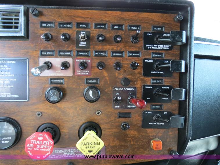 image for item B4591 1999 Peterbilt 377 semi truck