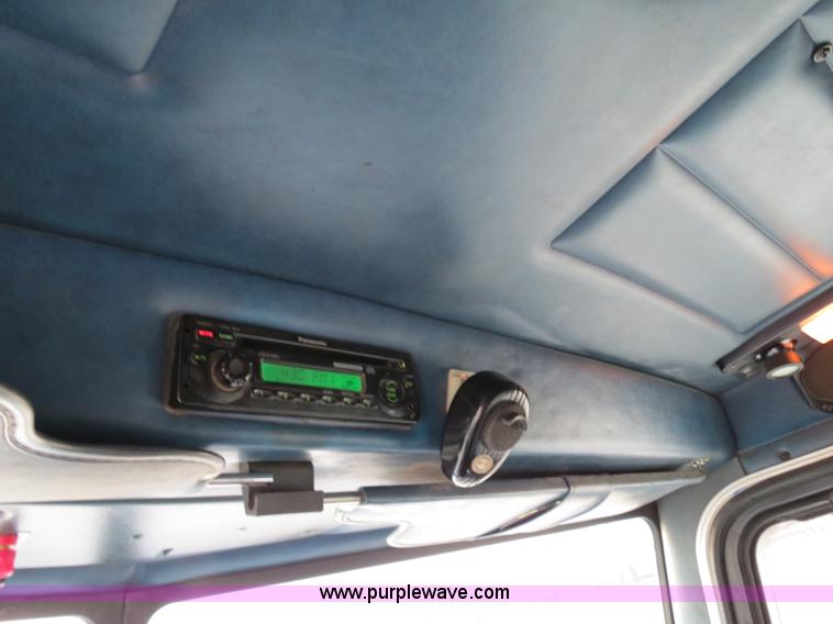 image for item B4591 1999 Peterbilt 377 semi truck