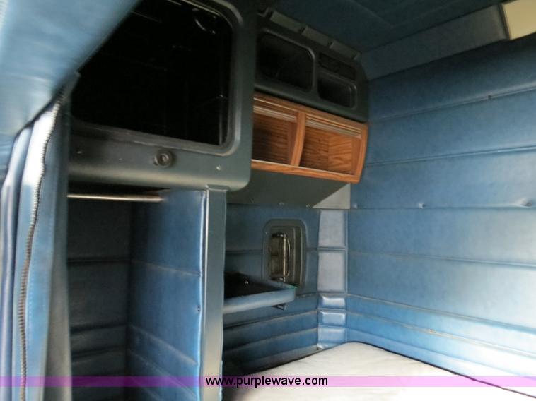 image for item B4591 1999 Peterbilt 377 semi truck