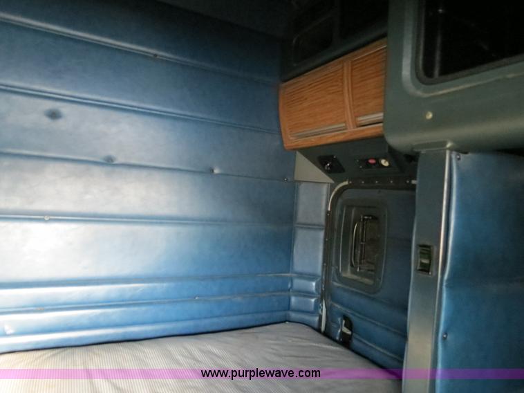 image for item B4591 1999 Peterbilt 377 semi truck