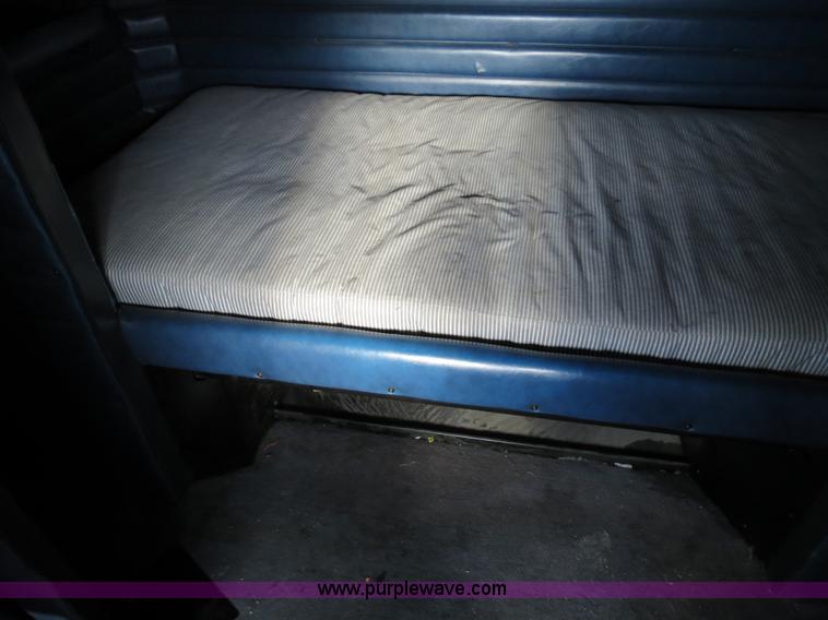 image for item B4591 1999 Peterbilt 377 semi truck