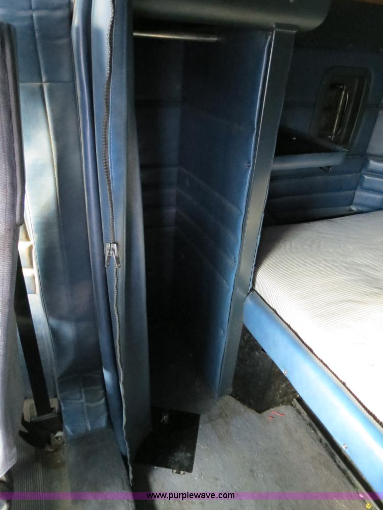 image for item B4591 1999 Peterbilt 377 semi truck