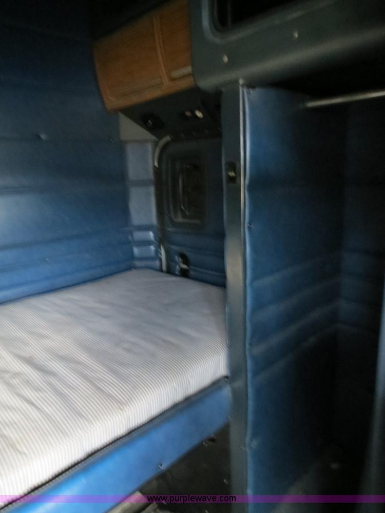 image for item B4591 1999 Peterbilt 377 semi truck