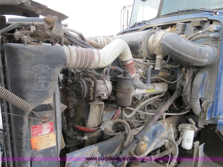 image for item B4591 1999 Peterbilt 377 semi truck