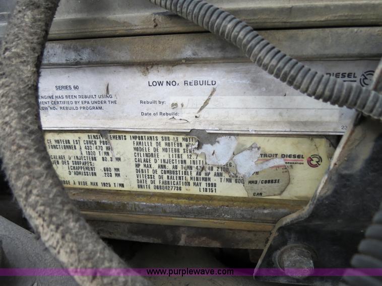 image for item B4591 1999 Peterbilt 377 semi truck