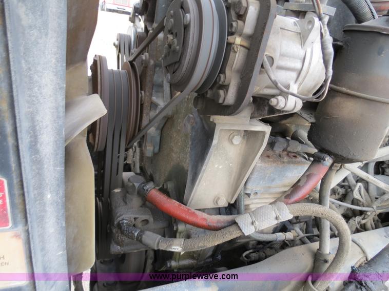 image for item B4591 1999 Peterbilt 377 semi truck