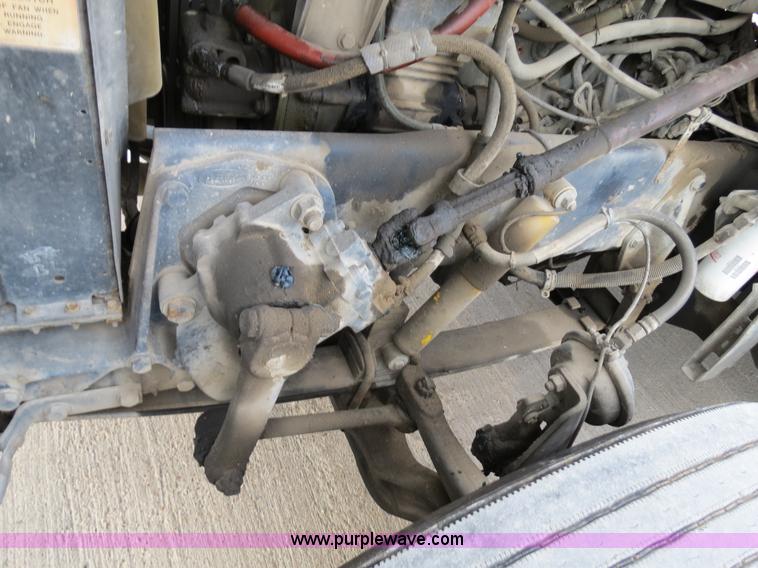 image for item B4591 1999 Peterbilt 377 semi truck