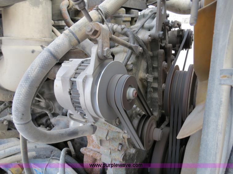 image for item B4591 1999 Peterbilt 377 semi truck