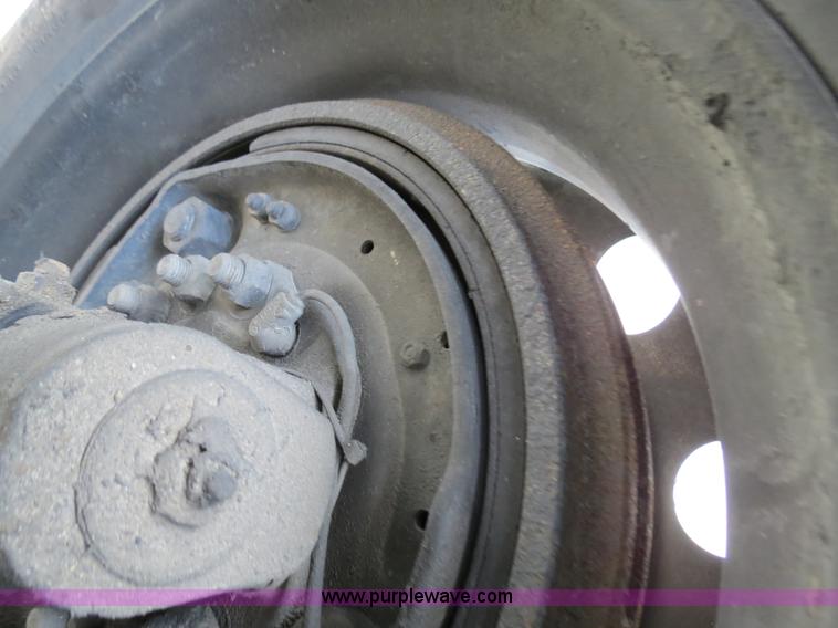 image for item B4591 1999 Peterbilt 377 semi truck