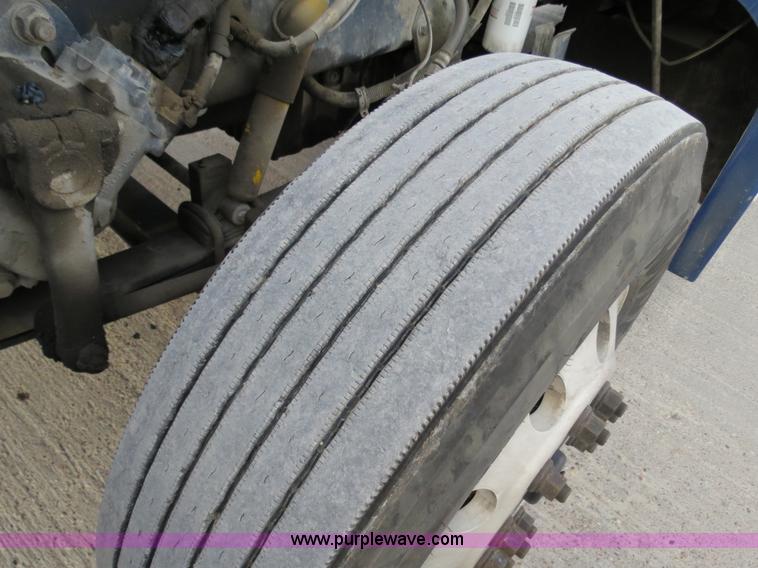 image for item B4591 1999 Peterbilt 377 semi truck