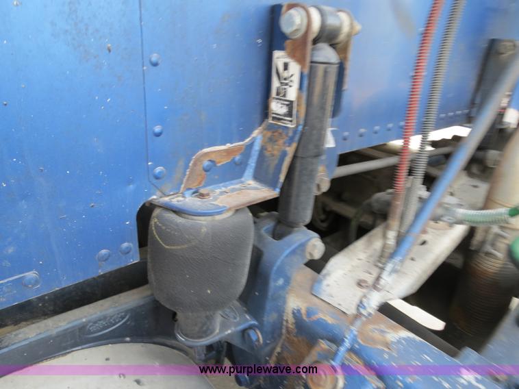 image for item B4591 1999 Peterbilt 377 semi truck