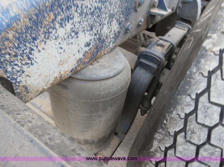 image for item B4591 1999 Peterbilt 377 semi truck