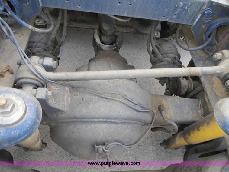 image for item B4591 1999 Peterbilt 377 semi truck