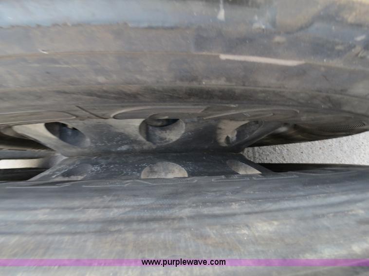 image for item B4591 1999 Peterbilt 377 semi truck