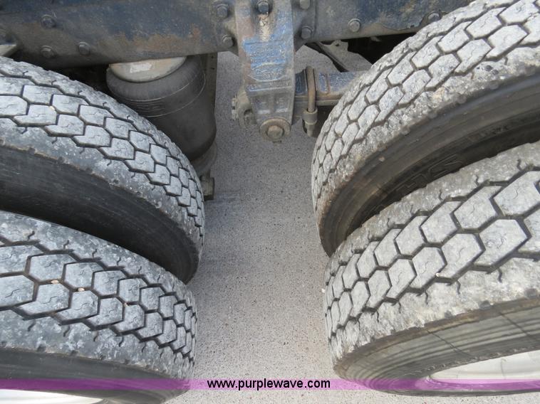 image for item B4591 1999 Peterbilt 377 semi truck