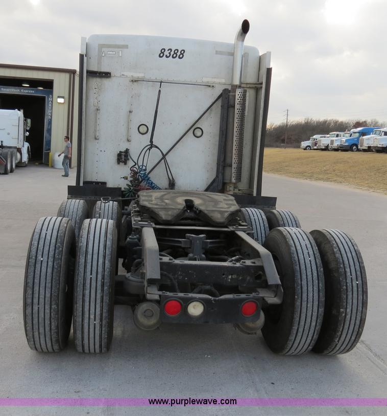 image for item B4592 2000 Kenworth T800 semi truck