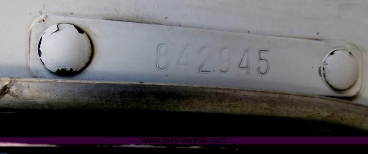 image for item B4592 2000 Kenworth T800 semi truck