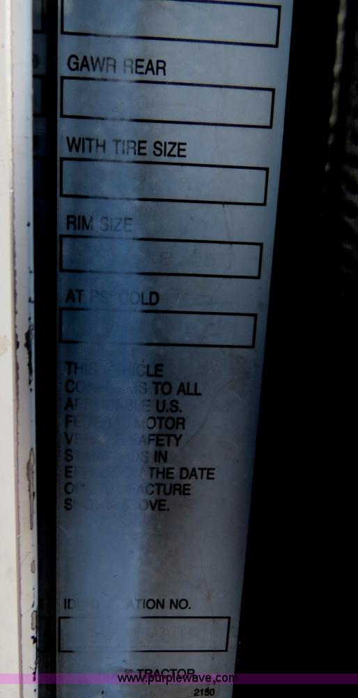 image for item B4592 2000 Kenworth T800 semi truck