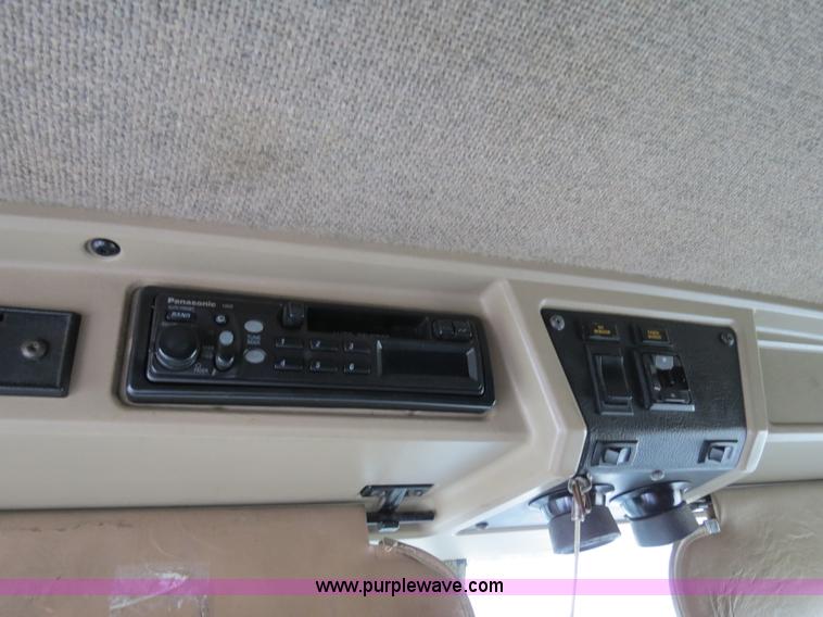 image for item B4592 2000 Kenworth T800 semi truck