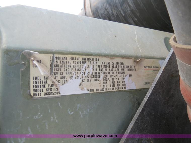 image for item B4592 2000 Kenworth T800 semi truck