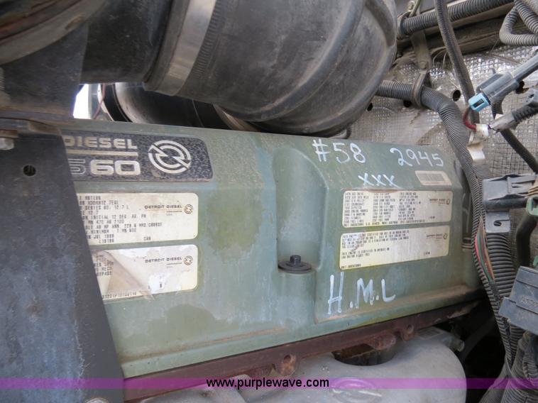 image for item B4592 2000 Kenworth T800 semi truck